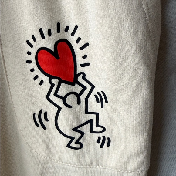 Cream Sweatshirt and Joggers Set with Heart Graphic - Picture 6 of 11